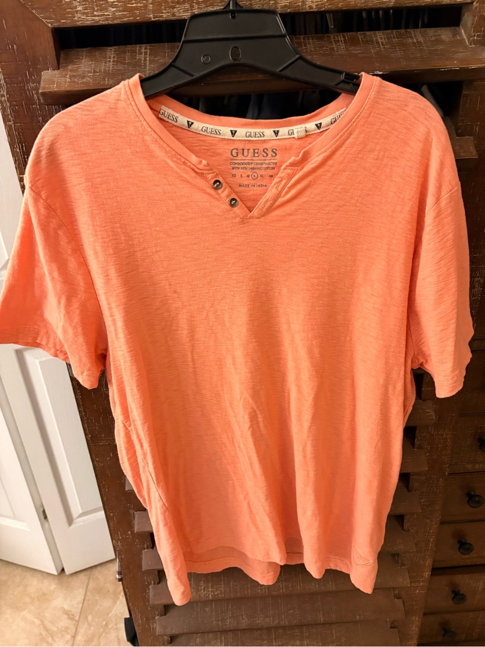 GUESS mens  Coral Short Sleeve V-Neck Top